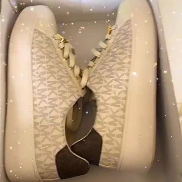 👍🏽MK POPPY COCK LACE UP👟7.5 WMN GOLD MK EMBLEM - Picture 1 of 5